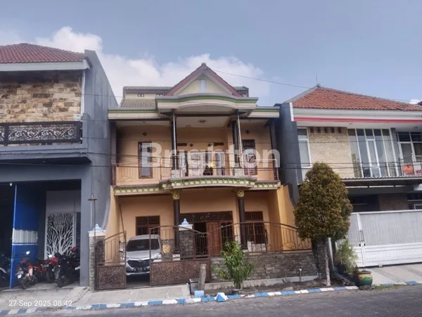 image PREMIUM & STRATEGIS! RUMAH MEWAH 2 LANTAI DI JALAN RAYA KAHURIPAN NIRWANA SIDOARJO - SHM (3)