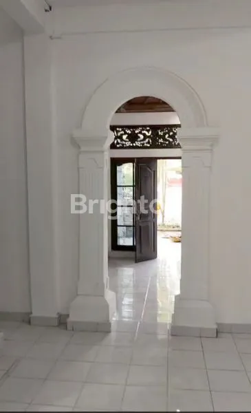image DI SEWAKAN RUMAH 2 LANTAI SEMI FURNISHED DI SEKAR TUNJUNG (3)