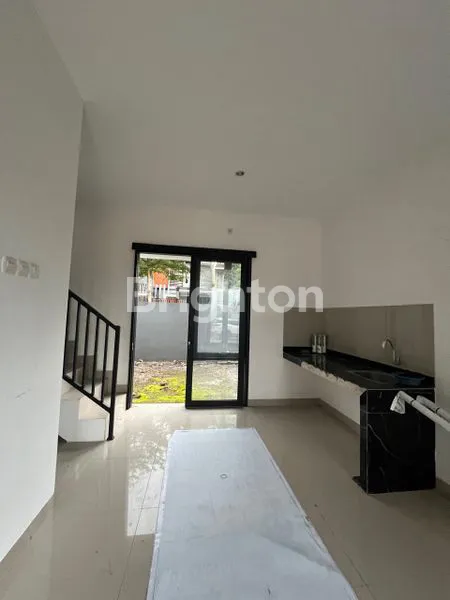 image VILLA STRATEGIS DI JL. SUDIRMAN, 3 KT & FASILITAS LENGKAP (2)