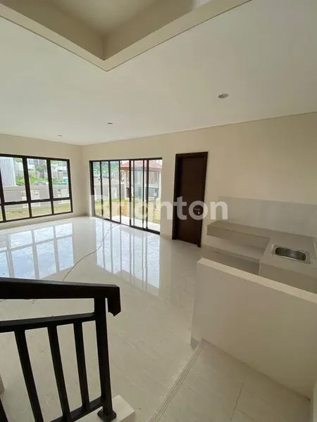 image RUMAH HOOK 2 LANTAI LT 250 DI PODOMORO GOLF VIEW (2)