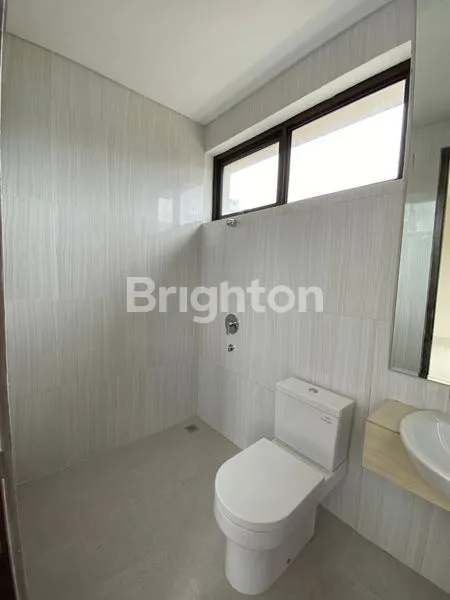 image RUMAH HOOK 2 LANTAI LT 250 DI PODOMORO GOLF VIEW (6)