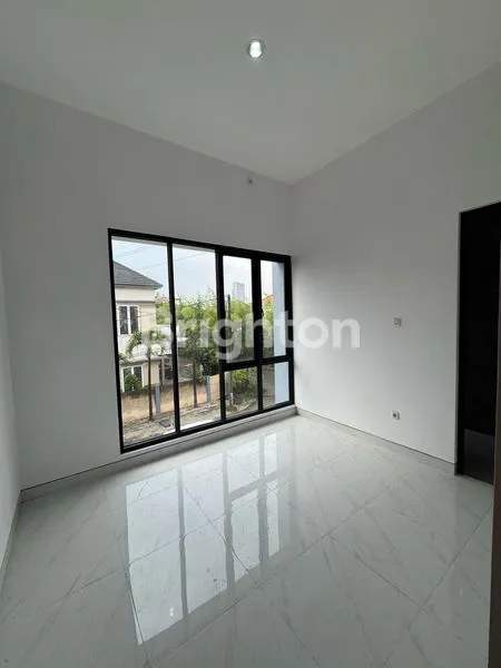 image RUMAH MINIMALIS SCANDINAVIAN SIAP HUNI DI SURABAYA SELATAN (4)