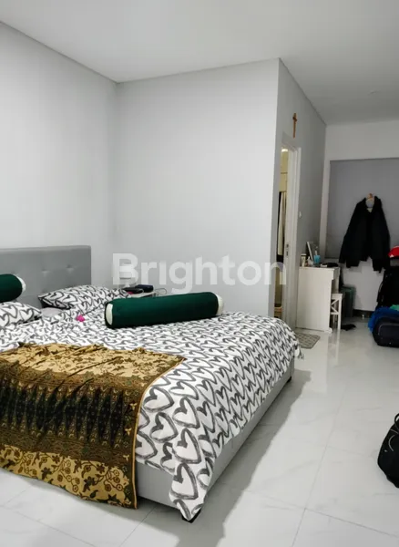 image RUMAH MODERN 2 LANTAI LT/LB: 172/250 JATIASIH RAPI & SIAP HUNI, KOTA BEKASI, SHM, LOKASI STRATEGIS 2 MENIT KE TOLL JATIASIH, BEBAS BANJIR (3)