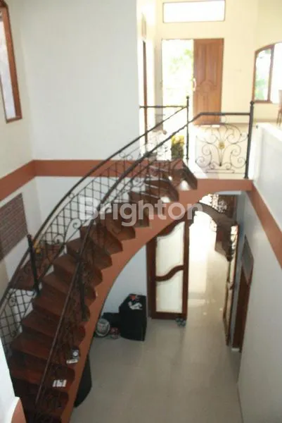 image RUMAH 2 LANTAI STRATEGIS TENGAH KOTA (3)