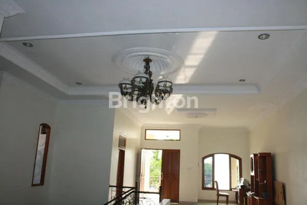 image RUMAH 2 LANTAI STRATEGIS TENGAH KOTA (5)