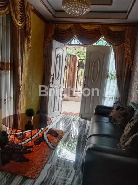 image DISEWAKAN RUMAH SIAP HUNI FULL FURNITURE,INTERIOR MEWAH DAN STRATEGIS (2)