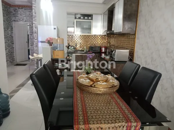 image DISEWAKAN RUMAH SIAP HUNI FULL FURNITURE,INTERIOR MEWAH DAN STRATEGIS (6)