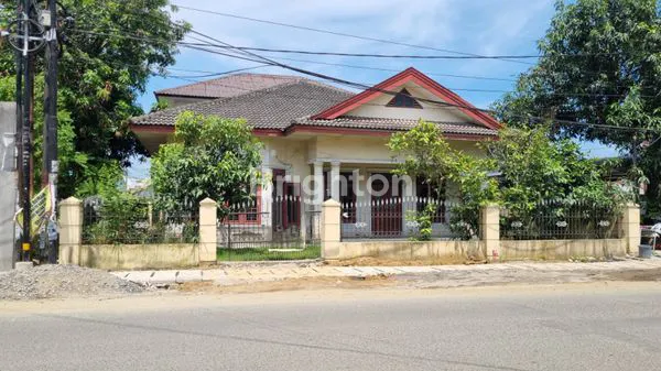 image RUMAH MEWAH LT 387 DI MEDAN JOHOR, 8 KT & 5 KM (1)