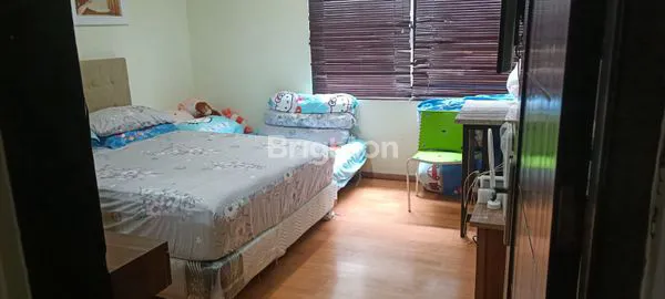 image RUMAH 2,5 LANTAI SEMI FURNISHED DI DURI KEPA DEKAT TANJUNG DUREN JAKARTA BARAT (2)