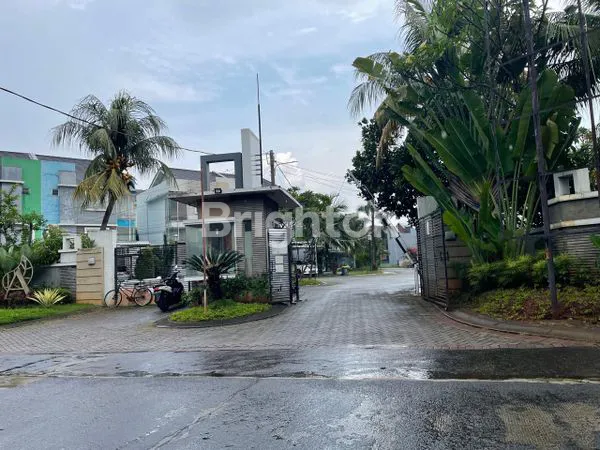 image RUMAH HOEK STRATEGIS DI PONDOK RANJI CIPUTAT TIMUR (3)