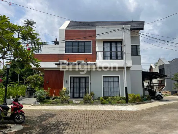 image RUMAH HOEK STRATEGIS DI PONDOK RANJI CIPUTAT TIMUR (1)