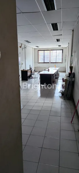 image RUKO RAYA RUNGKUT INDUSTRI KIDUL 3,5LT ADA RUANG PENYIMPANAN COCOK UTK BANK / KOPERASI ATAU KANTOR SIAP PAKAI (3)