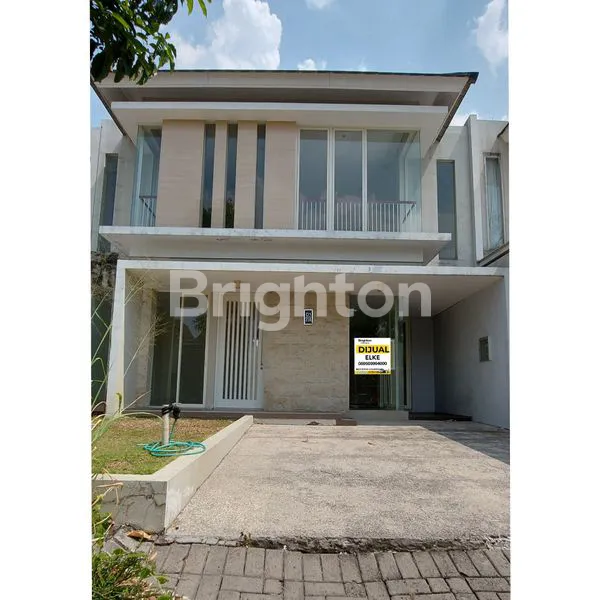 image RUMAH MODERN MINIMALIS 2 LANTAI DI TAMAN PUSPA RAYA CITRALAND UTAMA (1)