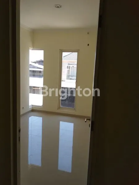 image BARU MINIMALIS SIAP HUNI KLAMPIS SEMOLO SURABAYA TIMUR (4)