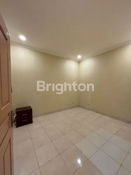 image DIJUAL RUMAH MINIMALIS 3 LANTAI GADING GRIYA PRATAMA KELAPA GADING (8)