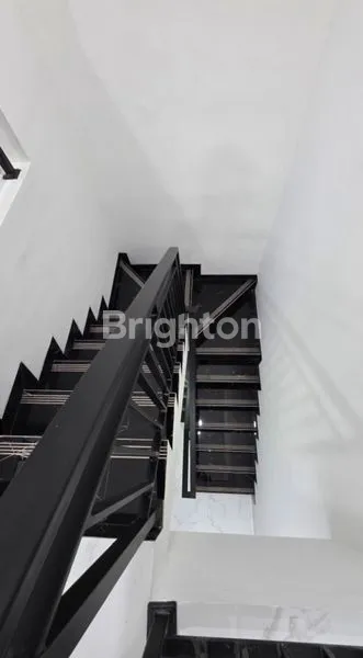 image RUMAH BARU 3 LANTAI TENANG & NYAMAN DURI KEPA JAKARTA BARAT (5)