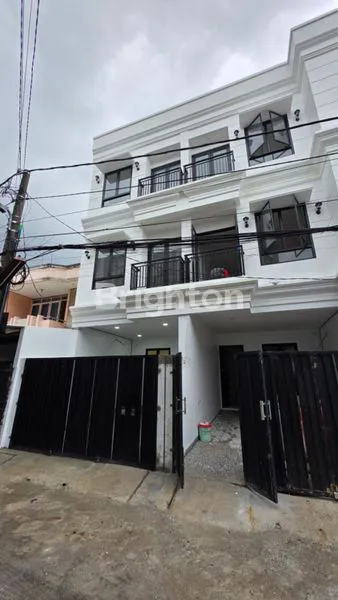 image RUMAH BARU 3 LANTAI TENANG & NYAMAN DURI KEPA JAKARTA BARAT (1)