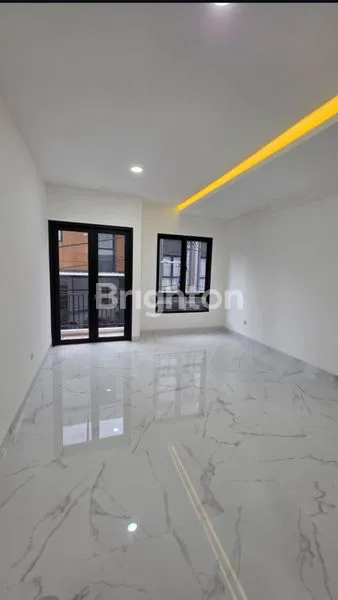 image RUMAH BARU 3 LANTAI TENANG & NYAMAN DURI KEPA JAKARTA BARAT (7)