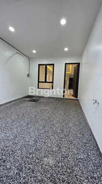 image RUMAH BARU 3 LANTAI TENANG & NYAMAN DURI KEPA JAKARTA BARAT (2)