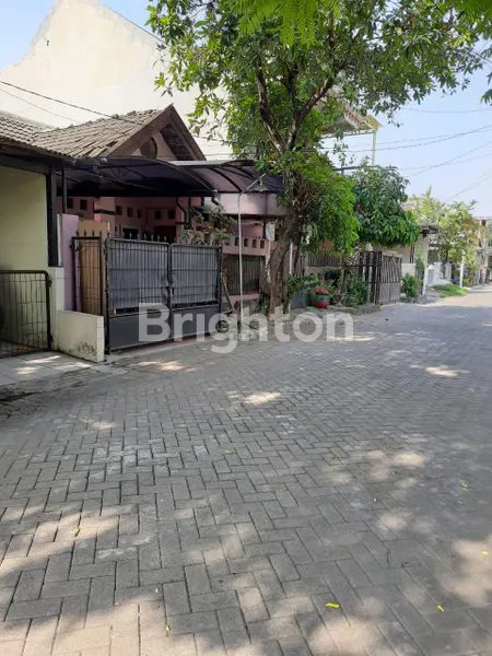 image RUMAH SIAP HUNI DI JUAL/SEWA PERUMAHAN TDK JAUH DARI SURABAYA.TAMAN PONDOK JATI (3)