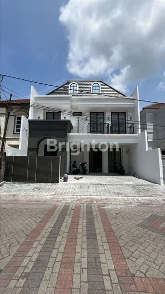 Gambar Property RUMAH 2 LANTAI TIPE AMERICAN STYLE BARU GRESS LOKASI STRATEGIS DEKAT DHARMAWANGSA MENUR KERTAJAYA MANYAR SUTOREJO WISMA PERMAI MULYOSARI KALIJUDAN MOJOARUM MERR GALAXY MALL UNAIR ITS DR SOETOMO