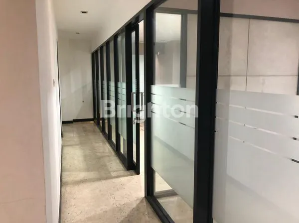 image BANGUNAN KANTOR LOKASI STRATEGIS COCOK UNTUK KAFE, KLINIK, KANTOR DEKAT DENGAN BANYAK FASILITAS UMUM DI PUSAT MALANG (6)