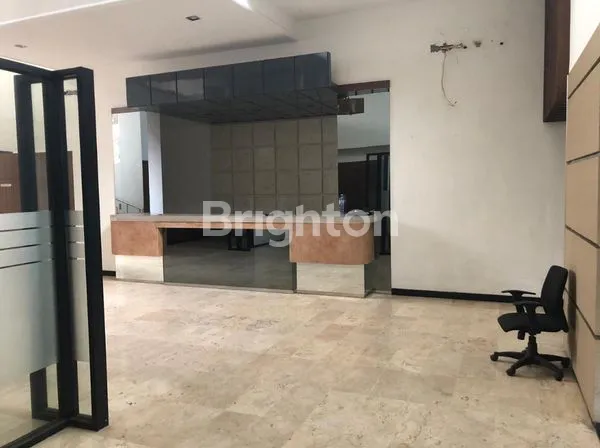 image BANGUNAN KANTOR LOKASI STRATEGIS COCOK UNTUK KAFE, KLINIK, KANTOR DEKAT DENGAN BANYAK FASILITAS UMUM DI PUSAT MALANG (7)