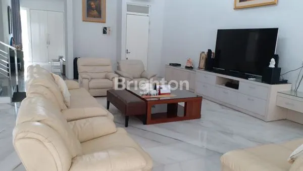 image RUMAH BAGUS TERAWAT 2LANTAI FULL FURNISH DAERAH CITRALAND SURABAYA BARAT (5)