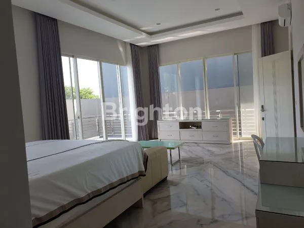 image RUMAH BAGUS TERAWAT 2LANTAI FULL FURNISH DAERAH CITRALAND SURABAYA BARAT (3)