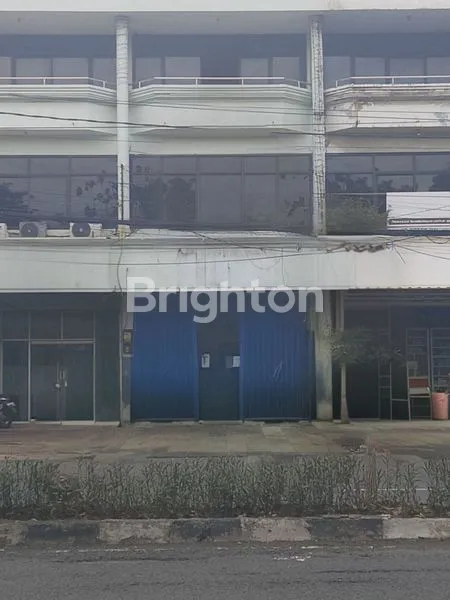 Gambar Property DI SEWAKAN RUKO JALAN NGAGAL JAYA SELATAN  NOL JAL AL RAYA RUKO BERSIH TERAWAT TINGGAL MASUK PAKE KUSIS UNTUK BANK DAN KANTORAN DEKET PERTOKOAN ROKO RMI DEKET APARTEMEN LINDEN TEMPAT SANGAT STRATEGIS