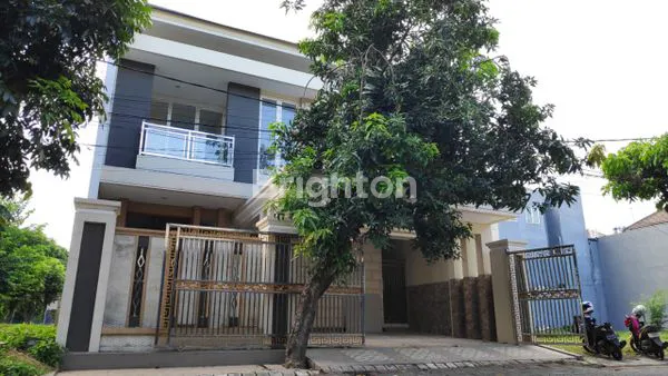 image RUMAH BARU GRAHA SANTOSO ONE GATE DEKAT SEKOLAH IPH EAST/MERR (2)