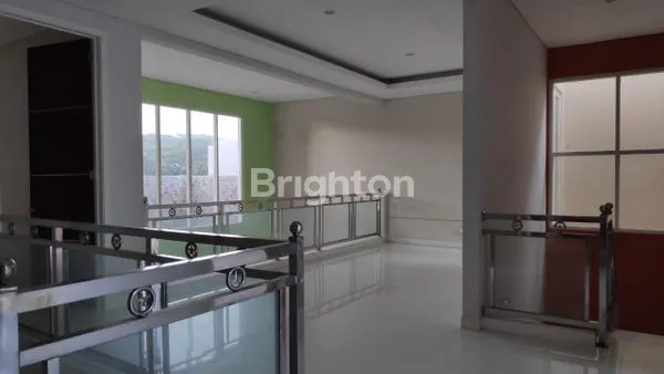 image RUMAH BARU GRAHA SANTOSO ONE GATE DEKAT SEKOLAH IPH EAST/MERR (1)