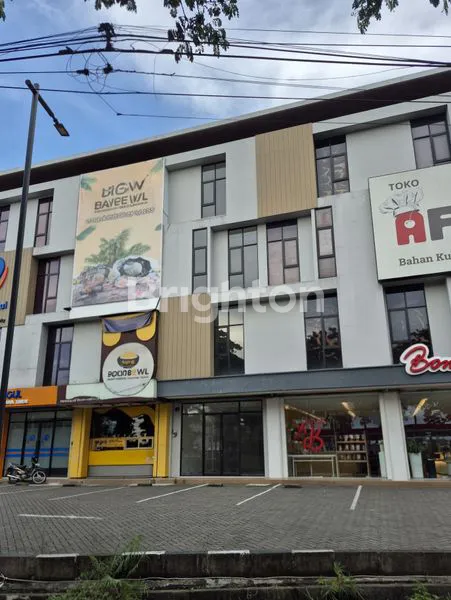 Gambar Property RUKO 4 LANTAI TINGGAL 1 UNIT EASTON MERR COCOK BUAT KANTAR BANK USAHA DLL TEMPAT SRATEGIS DEKET ARAYA DEKET GALAXI MALL DEKET SUPERINDO MERR
