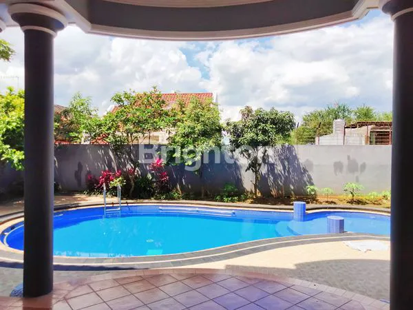 image RUMAH MEWAH MODEL MEDITERANIA LUAS ADA KOLAM RENANG 2 LANTAI SEMI FURNISHED DI PUNCAK DIENG KOTA MALANG (8)