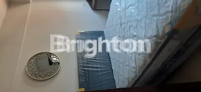 image APARTEMEN 1BR,FULL FURNISH : MEJA KERJA DAN KURSI,LEMARI,BED,AC,TV,KITCHEN SET,WATER HEATHER,DAN MEJA+KURSI MAKAN,VIEW BANDARA JUANDA DAN TOL,10 MENIT KE JUANDA,HARGA DILUAR SERVICE (5)