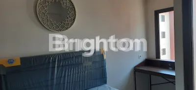 image APARTEMEN 1BR,FULL FURNISH : MEJA KERJA DAN KURSI,LEMARI,BED,AC,TV,KITCHEN SET,WATER HEATHER,DAN MEJA+KURSI MAKAN,VIEW BANDARA JUANDA DAN TOL,10 MENIT KE JUANDA,HARGA DILUAR SERVICE (4)