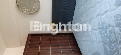 image APARTEMEN 1BR,FULL FURNISH : MEJA KERJA DAN KURSI,LEMARI,BED,AC,TV,KITCHEN SET,WATER HEATHER,DAN MEJA+KURSI MAKAN,VIEW BANDARA JUANDA DAN TOL,10 MENIT KE JUANDA,HARGA DILUAR SERVICE (6)