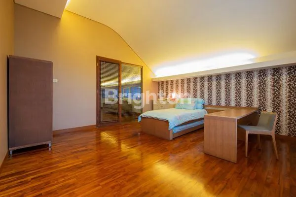 image RUMAH MEWAH DI TAMAN GOLF  LIPPO  KARAWACI TANGERANG (2)