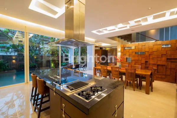 image RUMAH MEWAH DI TAMAN GOLF  LIPPO  KARAWACI TANGERANG (8)