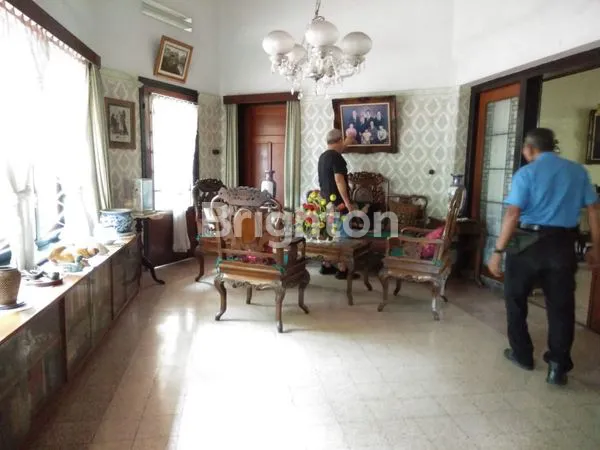 image RUMAH 2 LANTAI JANTUNG KOTA JEMBER (3)