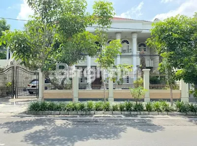 image DHARMAHUSADA INDAH RUMAH BESAR BANGUNAN KEREN UNDER 35M NEGO (1)