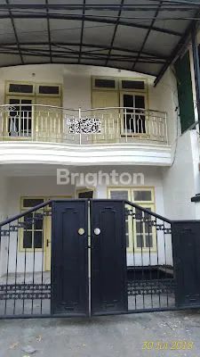 image RUMAH 2 LANTAI SELANGKAH DARI CIPUTRA WORLD SURABAYA BARAT (1)