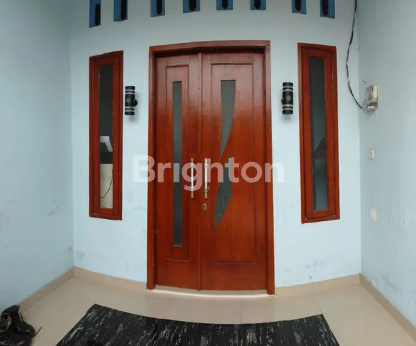 image RUMAH DI PERUM GOLDEN BERRY REGENCY MENGANTI GRESIK (1)