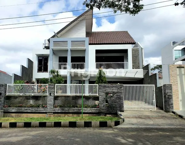 image RUMAH DI JL RAYA LEMBAH DIENG MALANG (1)