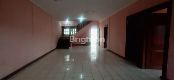 image RUMAH HOOK MEGAH 4 LANTAI DEKAT KAMPUS UNMER MALANG (5)