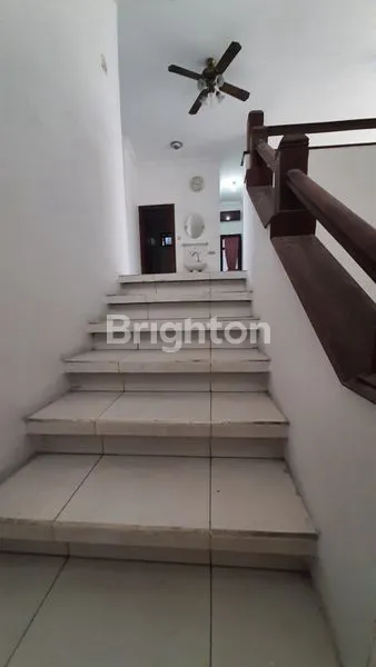 image RUMAH MURAH STRATEGIS LOKASI PERUMAHAN MEWAH SURABAYA BARAT DEKAT HR MUHAMMAD, MAYJEN SUNGKONO, GRAHA FAMILI, PAKUWON INDAH (3)