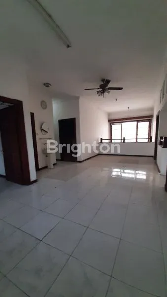 image RUMAH MURAH STRATEGIS LOKASI PERUMAHAN MEWAH SURABAYA BARAT DEKAT HR MUHAMMAD, MAYJEN SUNGKONO, GRAHA FAMILI, PAKUWON INDAH (4)