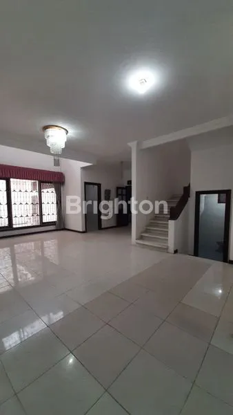 image RUMAH MURAH STRATEGIS LOKASI PERUMAHAN MEWAH SURABAYA BARAT DEKAT HR MUHAMMAD, MAYJEN SUNGKONO, GRAHA FAMILI, PAKUWON INDAH (7)