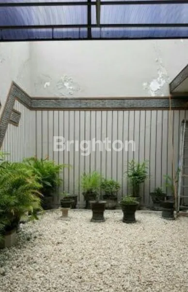 image TURUN HARGA 500JT!! RUMAH SECOND TERAWAT NOL JALAN AREA MANYAR DEKAT KE SEKOLAH PETRA KLAMPIS RAYA MERR GALAXY MALL KERTAJAYA DHARMAHUSADA MANYAR KERTOARJO (2)