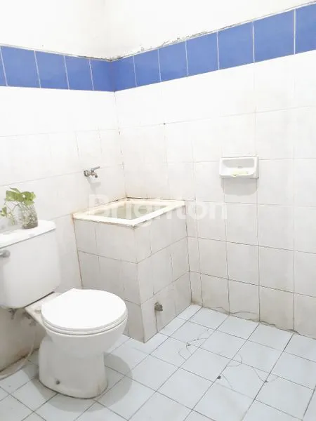 image RUMAH SIAP HUNI,TERAWAT (1,5 LANTAI) TERLETAK DI PURIMAS  SURABAYA SELATAN (3)